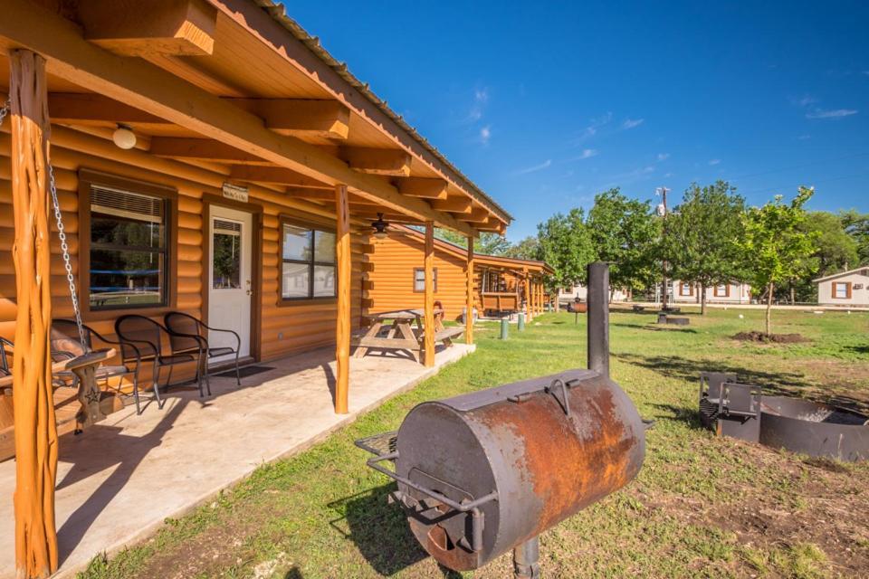 River Bluff Cabins Rio Frio Bagian luar foto