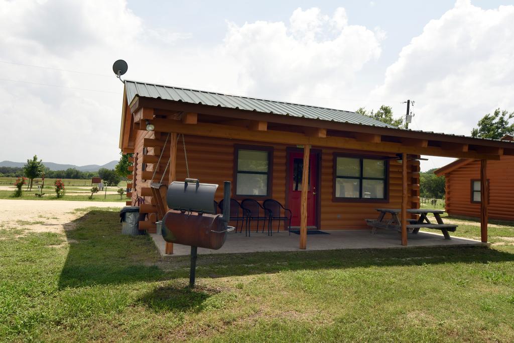 River Bluff Cabins Rio Frio Bagian luar foto