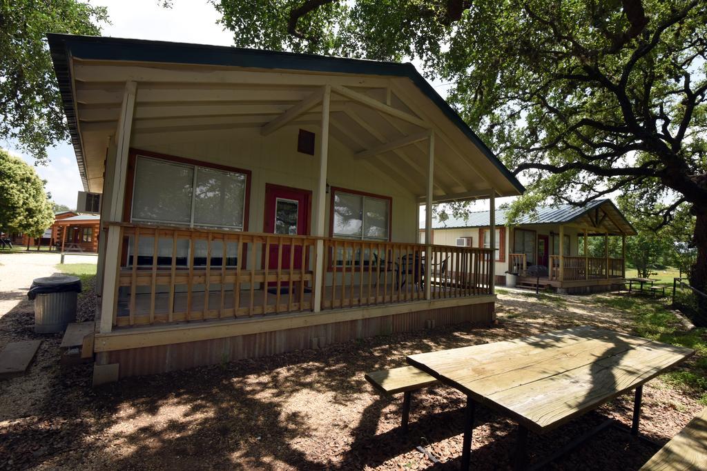 River Bluff Cabins Rio Frio Bagian luar foto