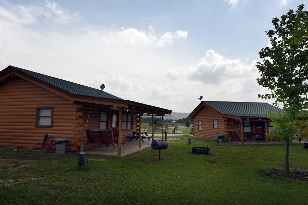 River Bluff Cabins Rio Frio Bagian luar foto