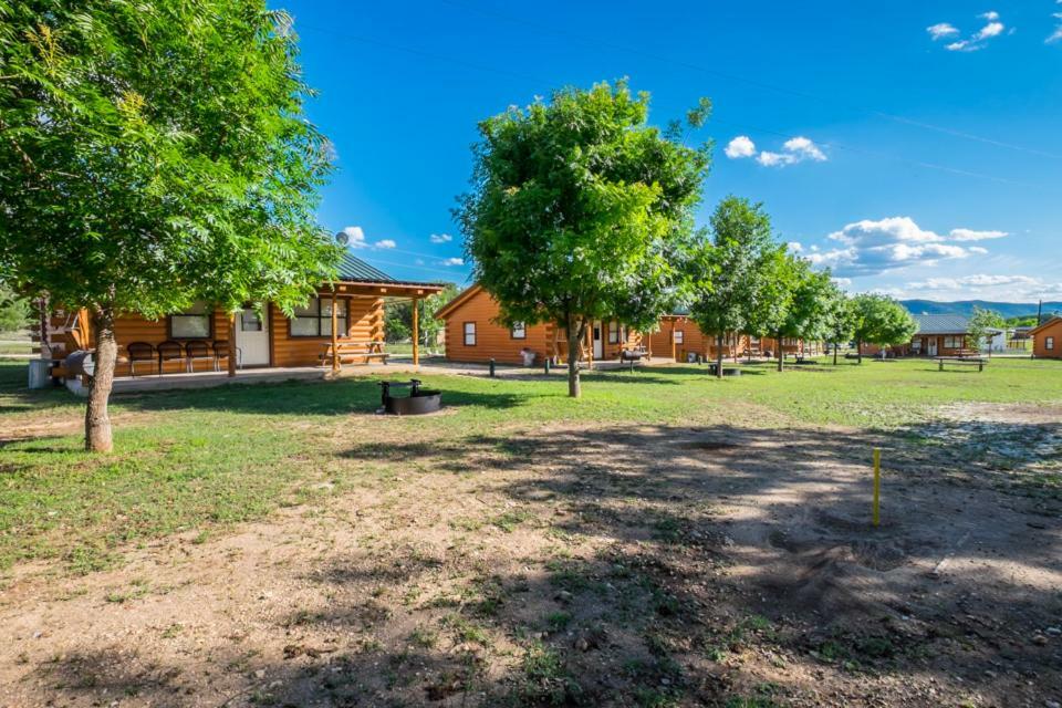 River Bluff Cabins Rio Frio Bagian luar foto